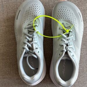 Altra Light Gray Athletic Shoes Size 10